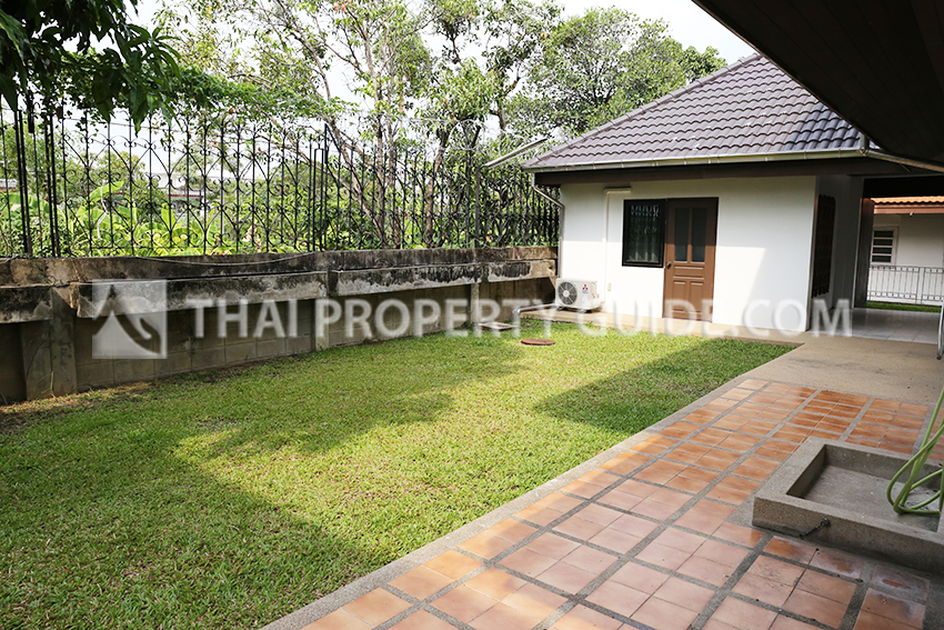 House with Shared Pool in Bangnatrad 